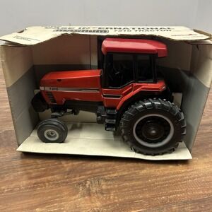 Case IH International 7210 Magnum Tractor 1:16 Ertl Diecast Toy‎ in Box RARE